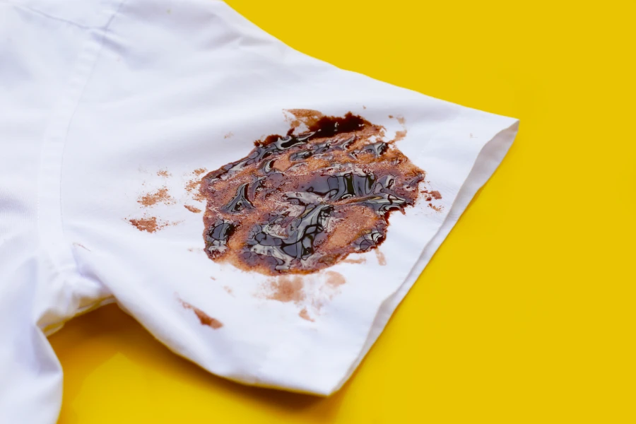 bardzo poplamiona koszulka